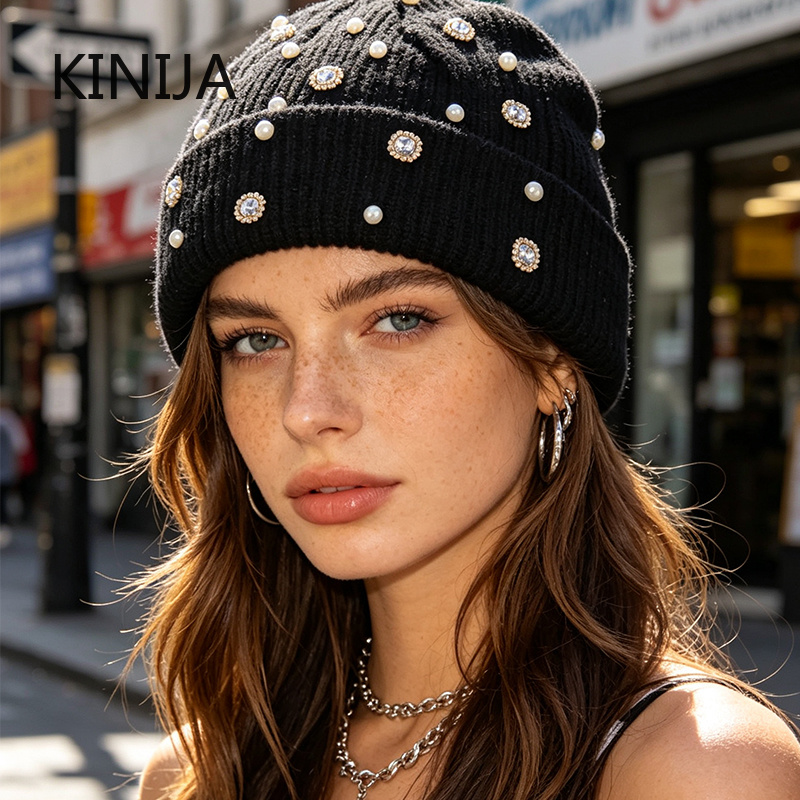 Beanie Cuffed Knit - قبعة شتوية محبوكة مزينة باللؤلؤ والأحجار