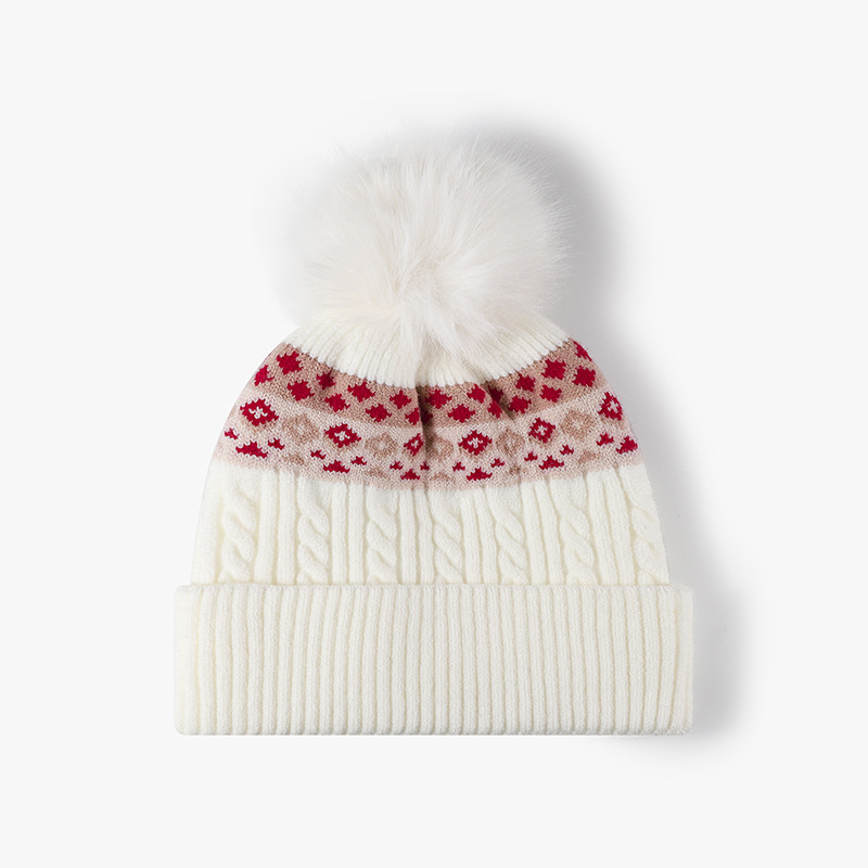 قبعة شتوية دافئة محبوكة بنمط ف - مراجعة Beanie Cuffed Knit وسعره